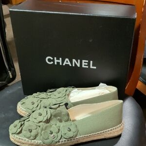 RARE Sz 42 $900 CHANEL Olive Floral Espadrilles